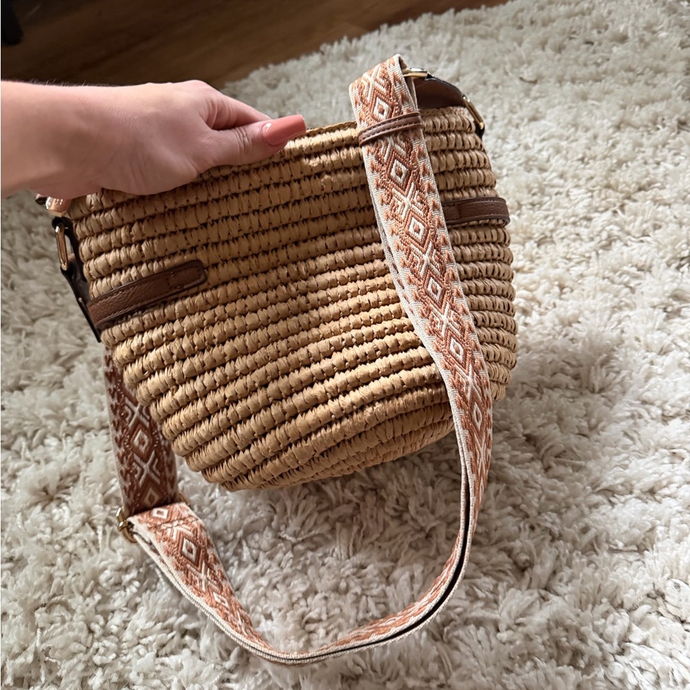 Brown and Tan Woven Women's Gussaci cute tote Bag - Picture 4 of 6